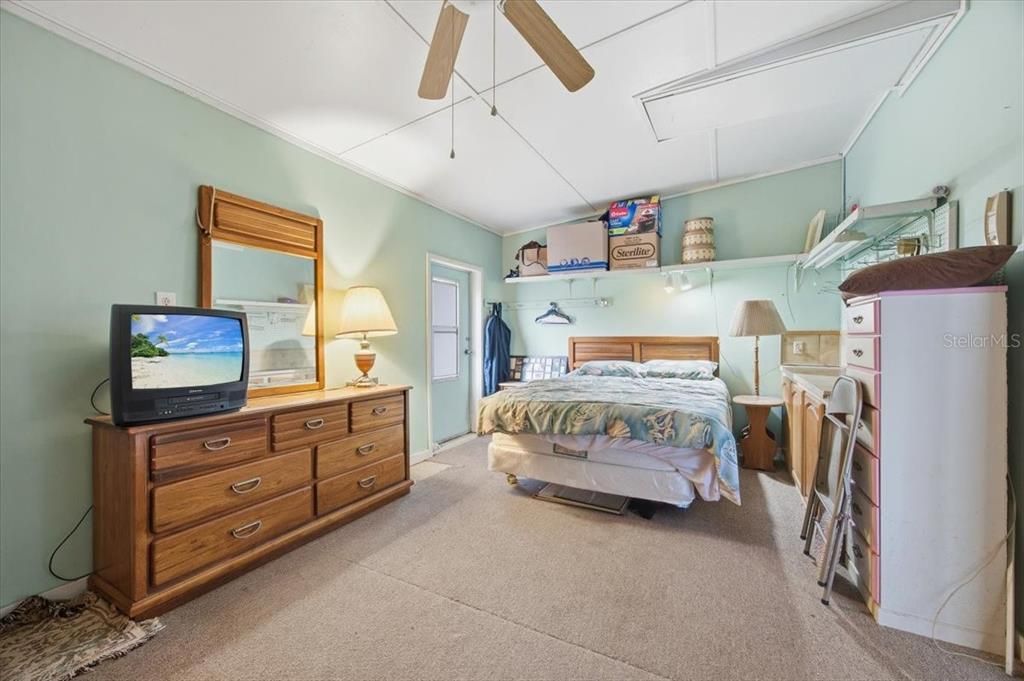 For Sale: $230,000 (2 beds, 1 baths, 720 Square Feet)