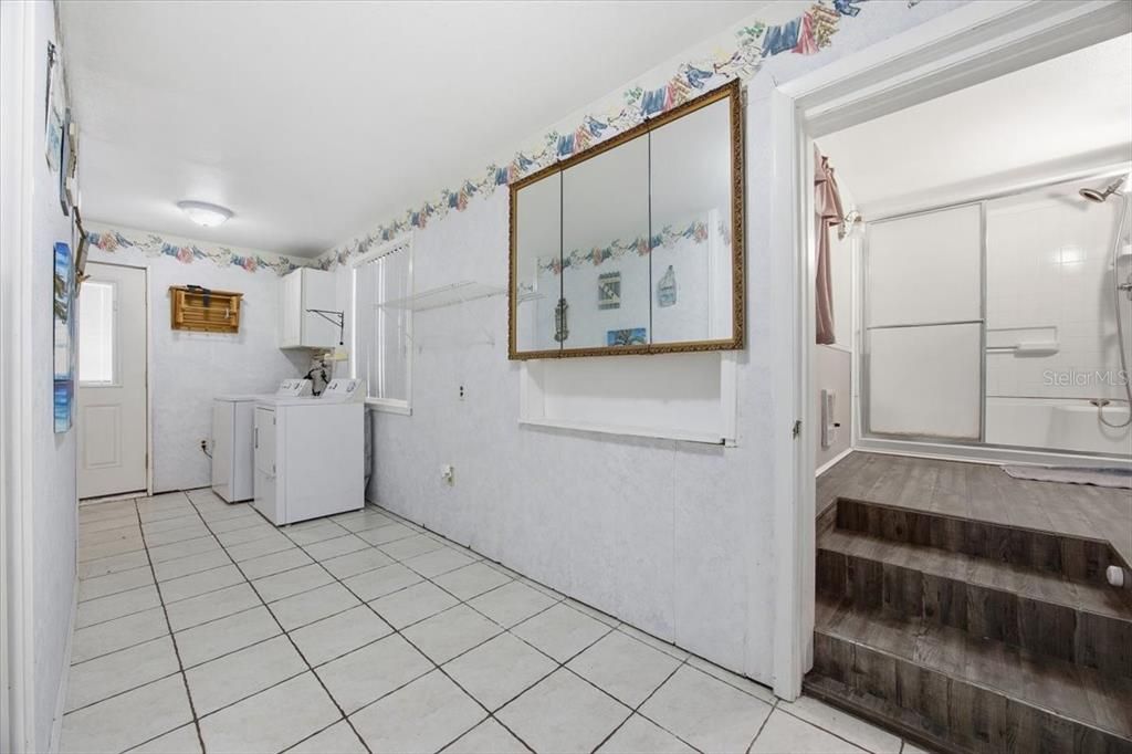 For Sale: $230,000 (2 beds, 1 baths, 720 Square Feet)