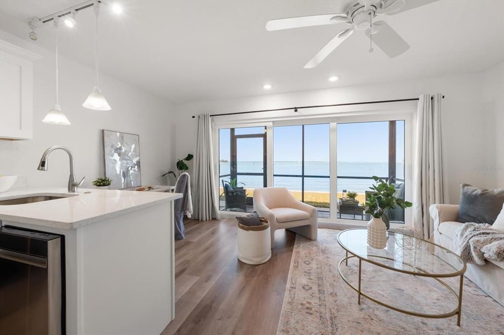 For Sale: $299,000 (1 beds, 1 baths, 562 Square Feet)