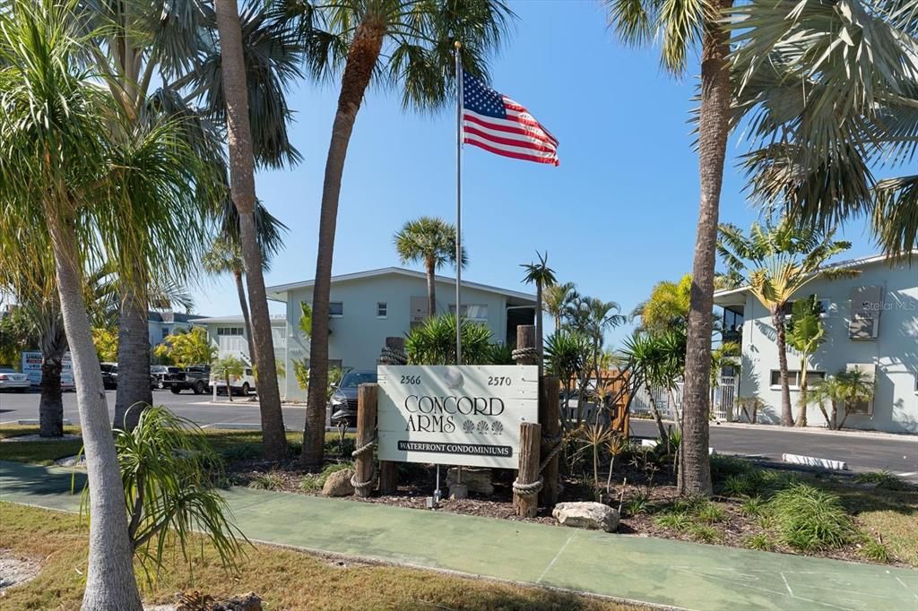 For Sale: $299,000 (1 beds, 1 baths, 562 Square Feet)