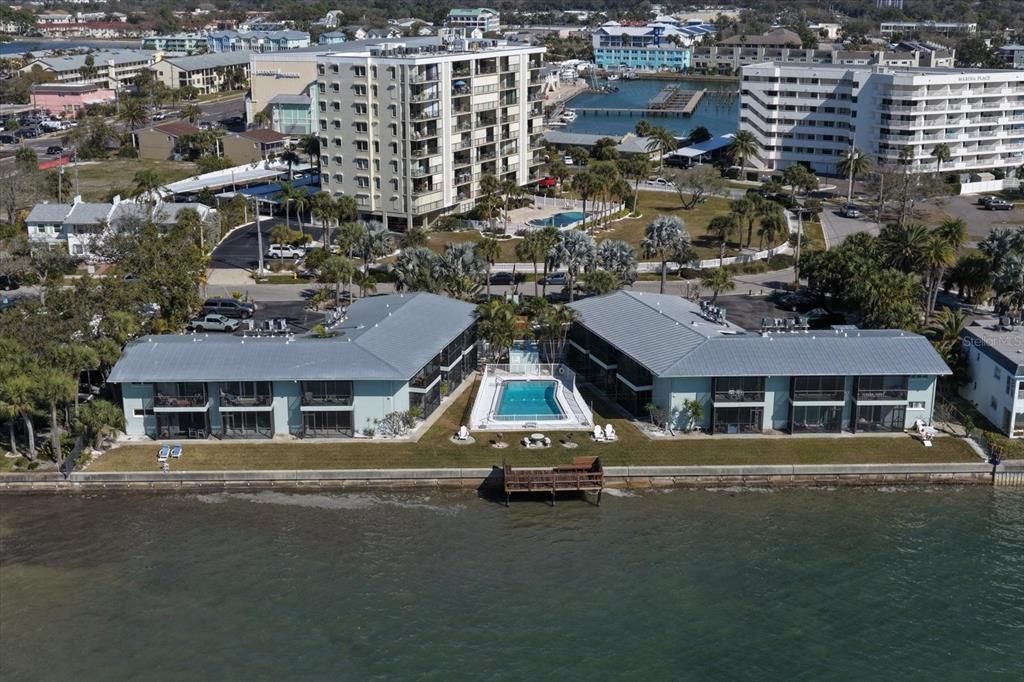 For Sale: $299,000 (1 beds, 1 baths, 562 Square Feet)