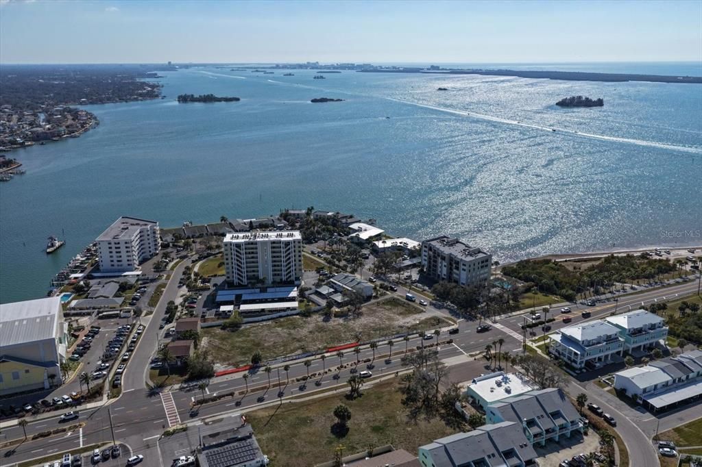 For Sale: $299,000 (1 beds, 1 baths, 562 Square Feet)