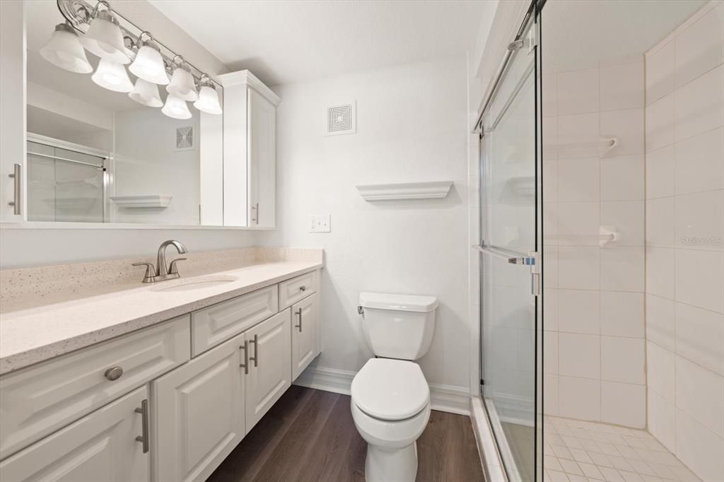 For Sale: $299,000 (1 beds, 1 baths, 562 Square Feet)