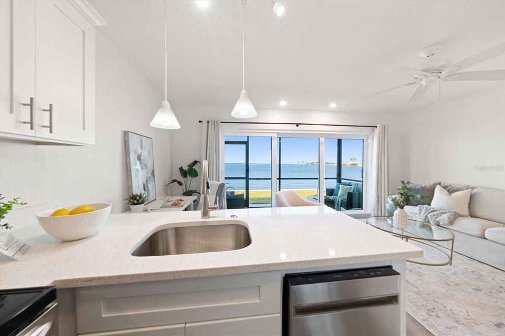 For Sale: $299,000 (1 beds, 1 baths, 562 Square Feet)