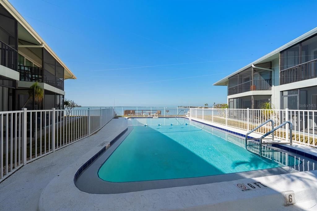 For Sale: $299,000 (1 beds, 1 baths, 562 Square Feet)