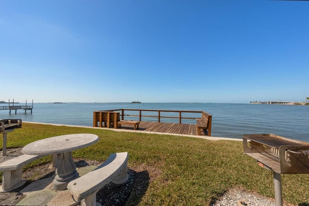 For Sale: $299,000 (1 beds, 1 baths, 562 Square Feet)