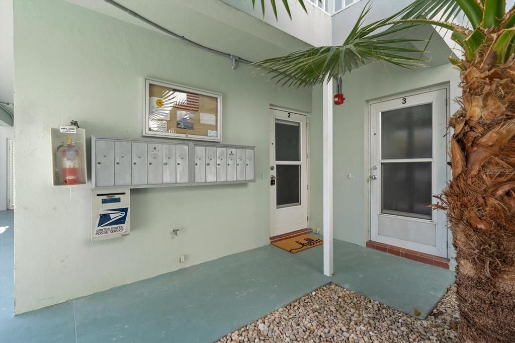 For Sale: $299,000 (1 beds, 1 baths, 562 Square Feet)