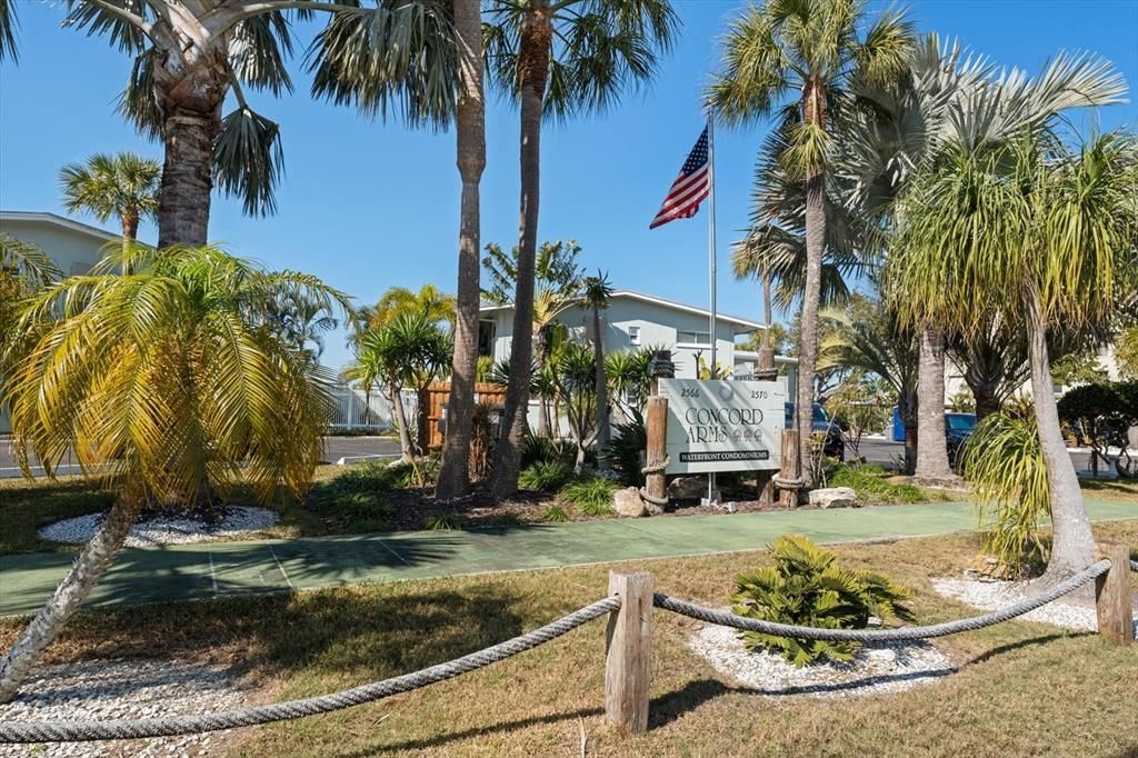 For Sale: $299,000 (1 beds, 1 baths, 562 Square Feet)