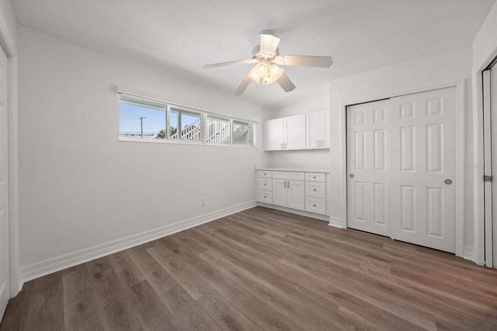 For Sale: $299,000 (1 beds, 1 baths, 562 Square Feet)