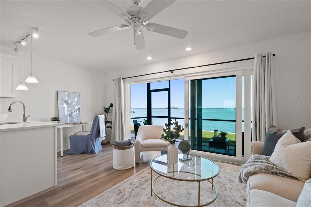 For Sale: $299,000 (1 beds, 1 baths, 562 Square Feet)