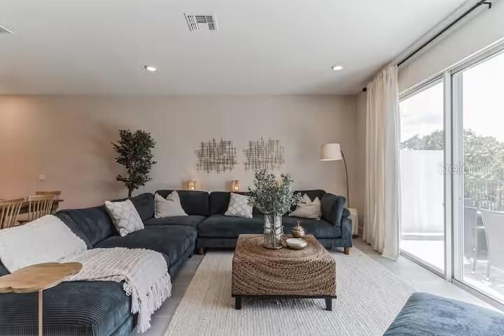 En Venta: $465,000 (3 camas, 2 baños, 1708 Pies cuadrados)