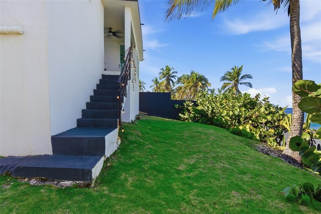 Active With Contract: $885,000 (3 beds, 2 baths, 1200 Square Feet)