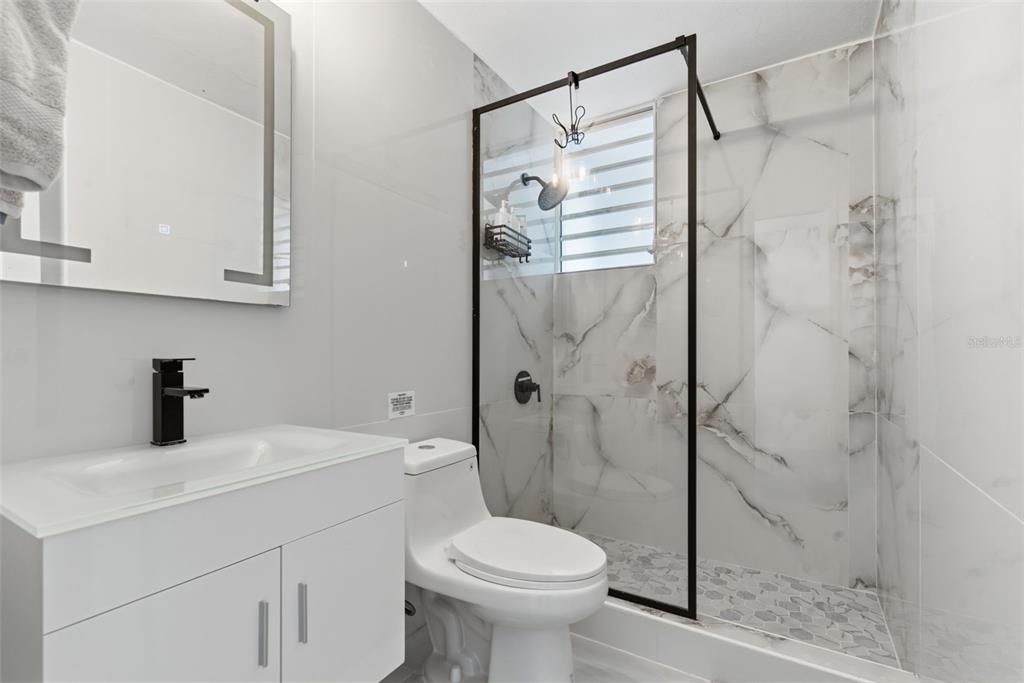 Active With Contract: $885,000 (3 beds, 2 baths, 1200 Square Feet)