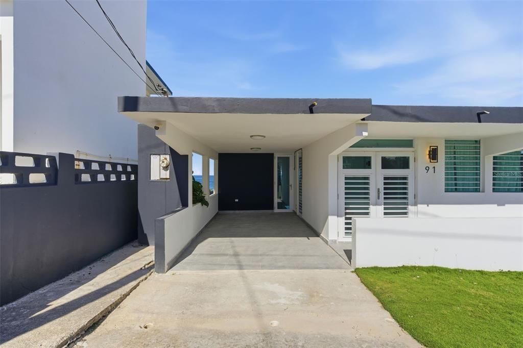 Active With Contract: $885,000 (3 beds, 2 baths, 1200 Square Feet)