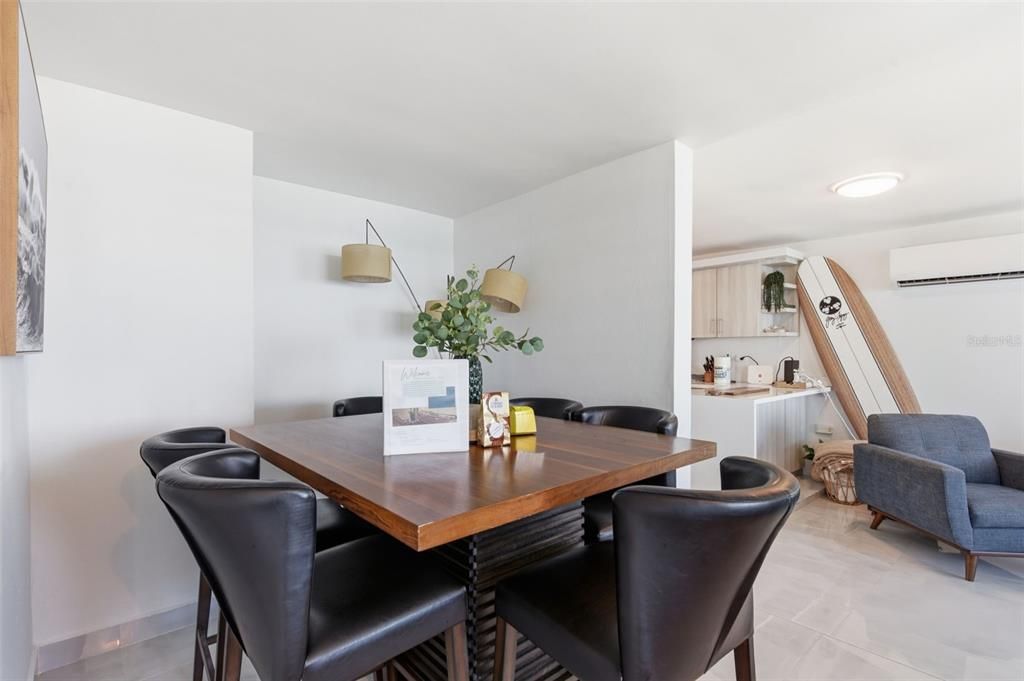 Active With Contract: $885,000 (3 beds, 2 baths, 1200 Square Feet)