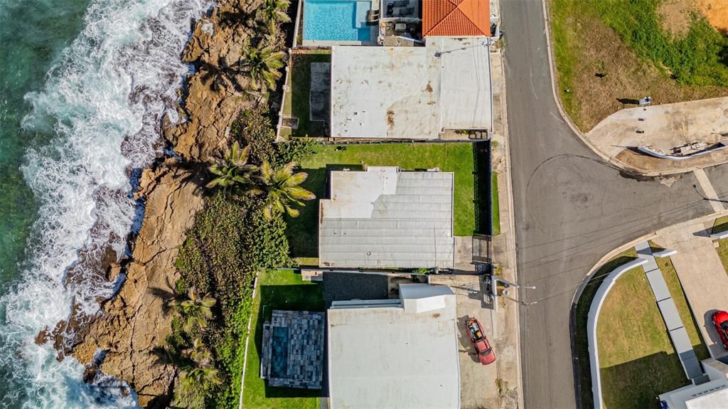 Active With Contract: $885,000 (3 beds, 2 baths, 1200 Square Feet)