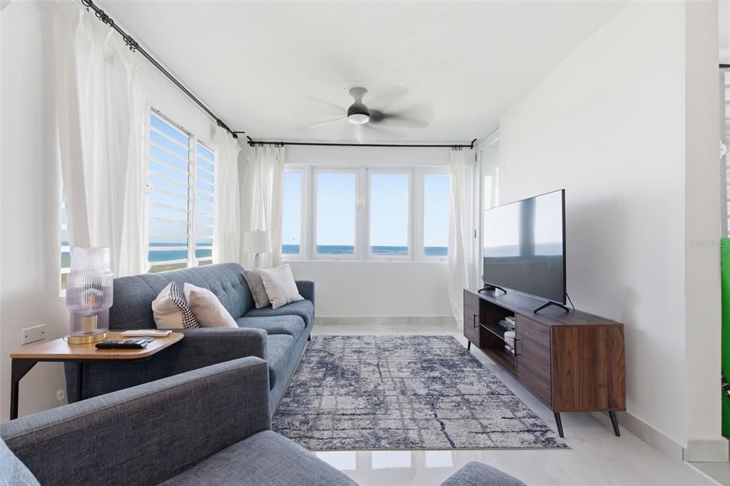 Active With Contract: $885,000 (3 beds, 2 baths, 1200 Square Feet)
