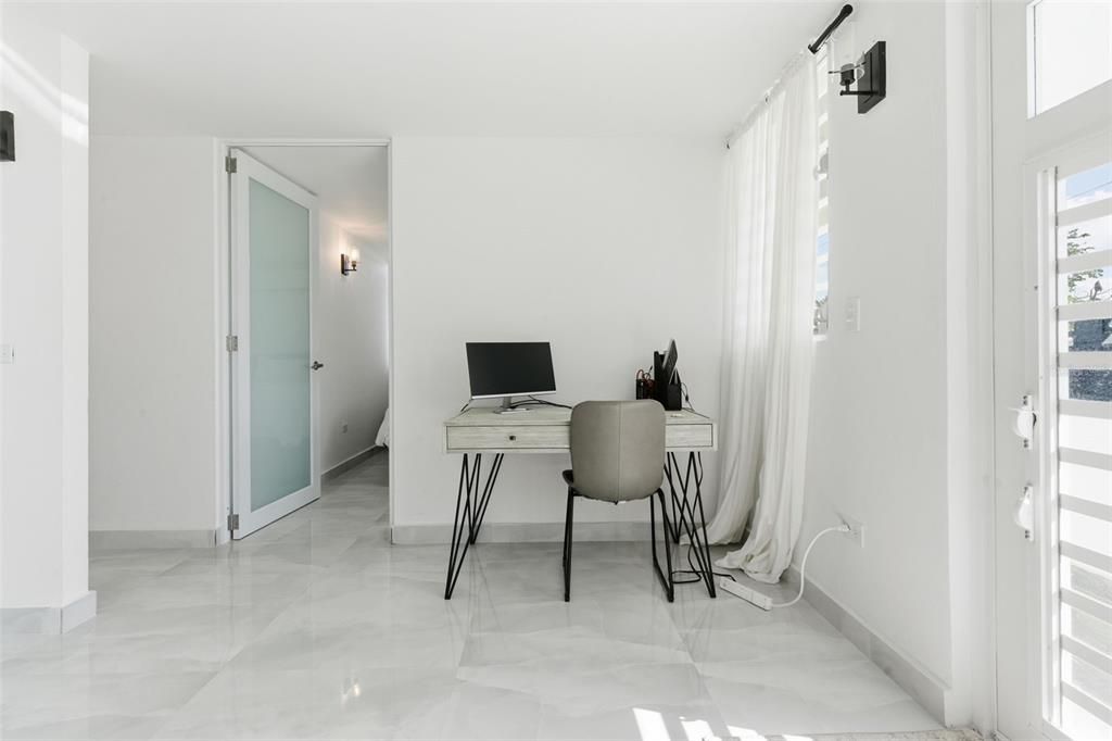 Active With Contract: $885,000 (3 beds, 2 baths, 1200 Square Feet)