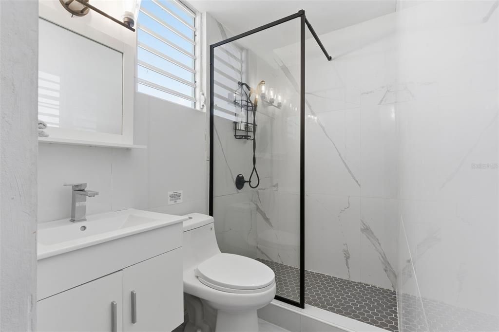 Active With Contract: $885,000 (3 beds, 2 baths, 1200 Square Feet)