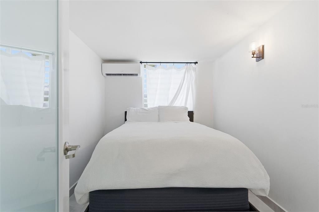 Active With Contract: $885,000 (3 beds, 2 baths, 1200 Square Feet)