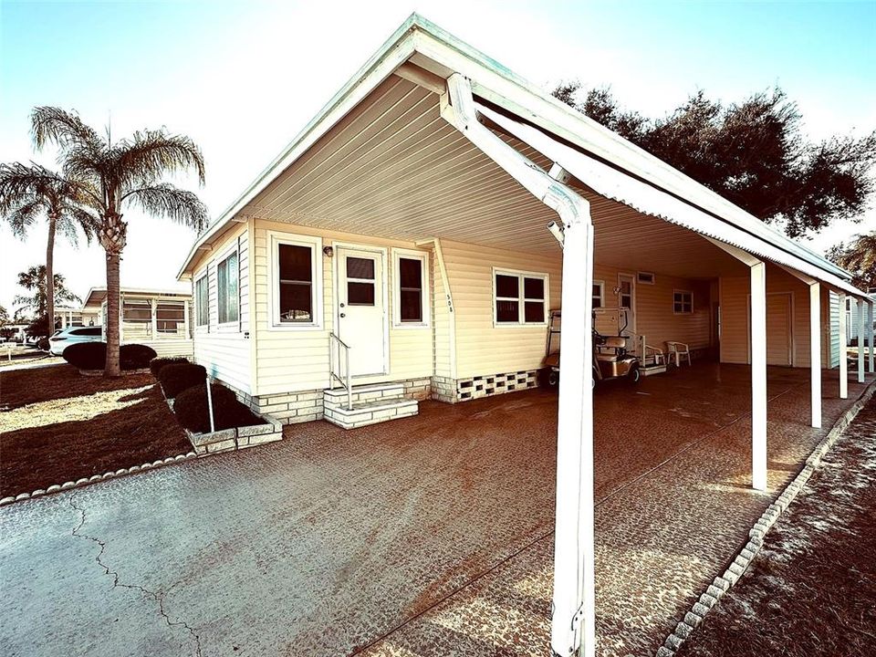 Activo con contrato: $116,000 (2 camas, 2 baños, 1008 Pies cuadrados)