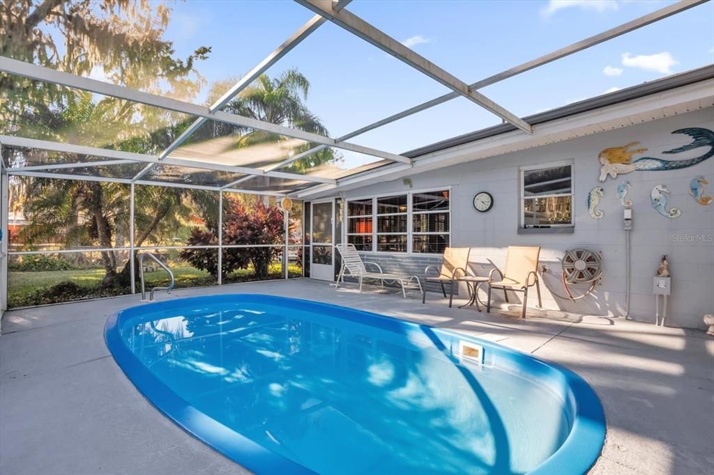 For Sale: $379,000 (2 beds, 2 baths, 1103 Square Feet)