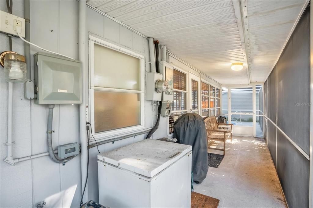 For Sale: $379,000 (2 beds, 2 baths, 1103 Square Feet)