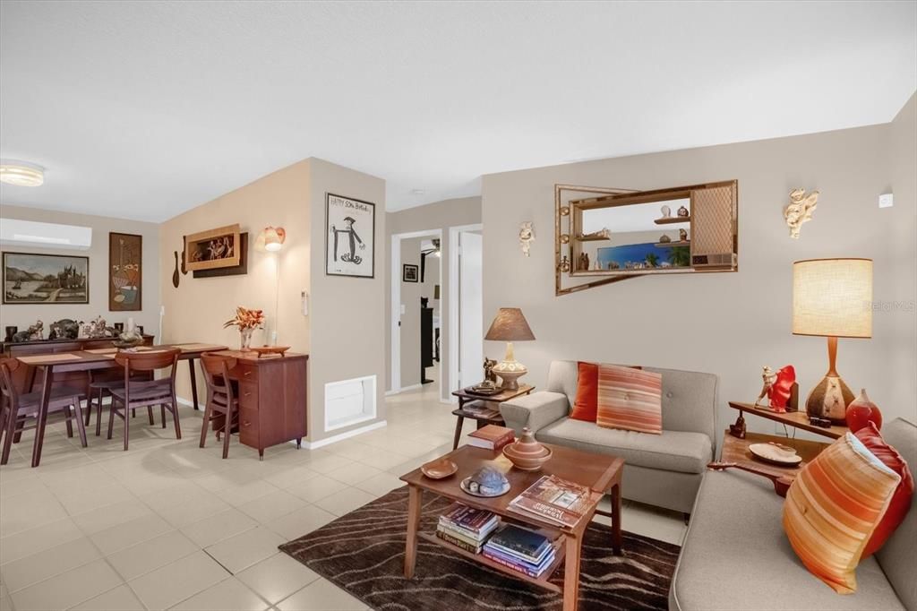 For Sale: $379,000 (2 beds, 2 baths, 1103 Square Feet)