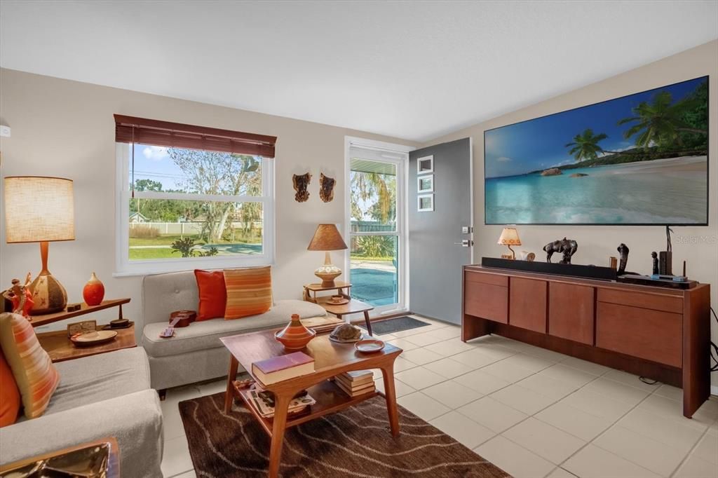 For Sale: $379,000 (2 beds, 2 baths, 1103 Square Feet)