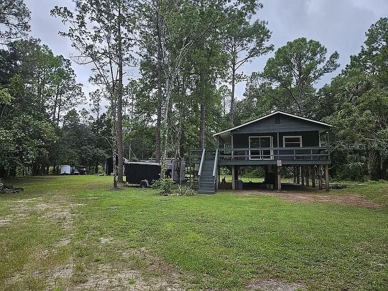 Active With Contract: $230,000 (3 beds, 1 baths, 912 Square Feet)