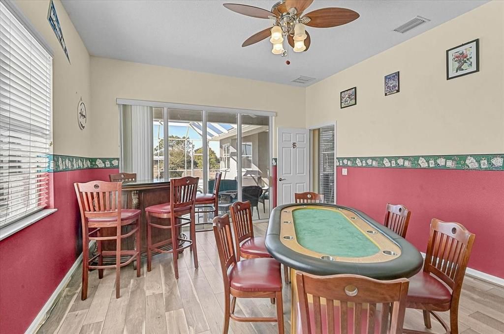 En Venta: $899,999 (3 camas, 3 baños, 2784 Pies cuadrados)