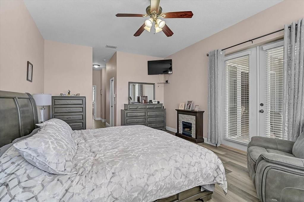 En Venta: $899,999 (3 camas, 3 baños, 2784 Pies cuadrados)
