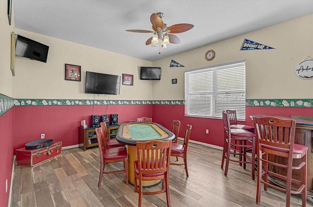 En Venta: $899,999 (3 camas, 3 baños, 2784 Pies cuadrados)