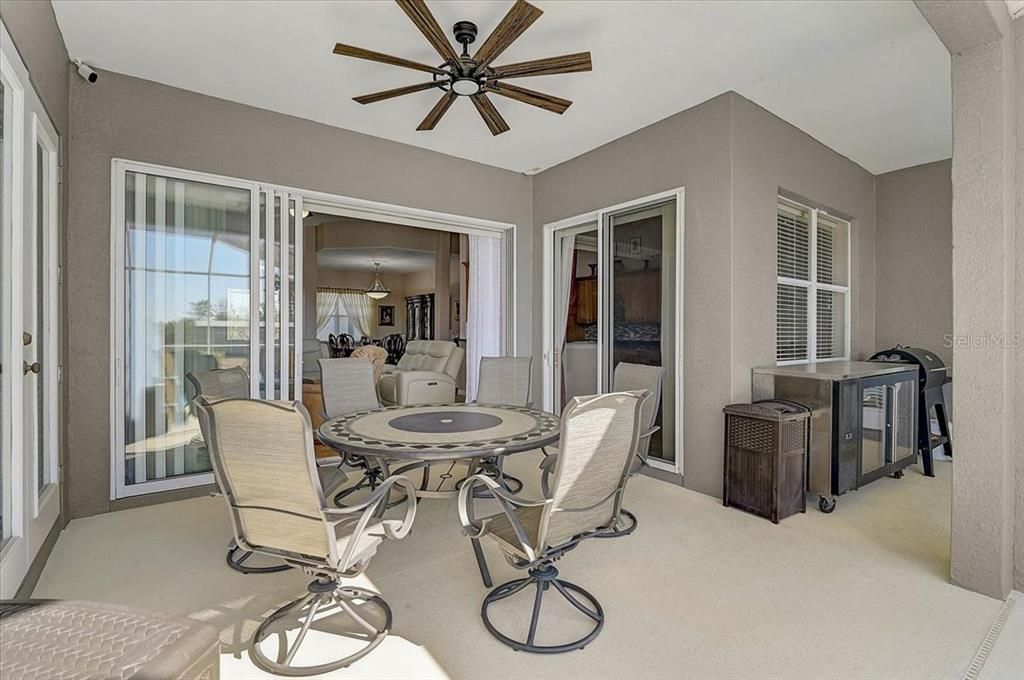 En Venta: $899,999 (3 camas, 3 baños, 2784 Pies cuadrados)