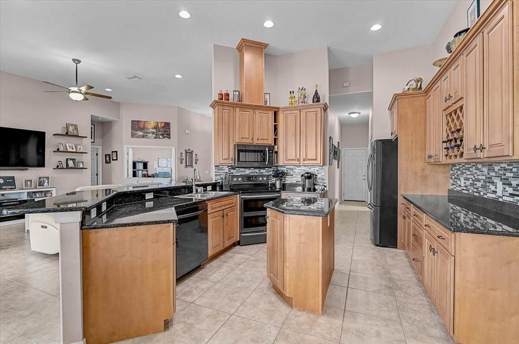 En Venta: $899,999 (3 camas, 3 baños, 2784 Pies cuadrados)