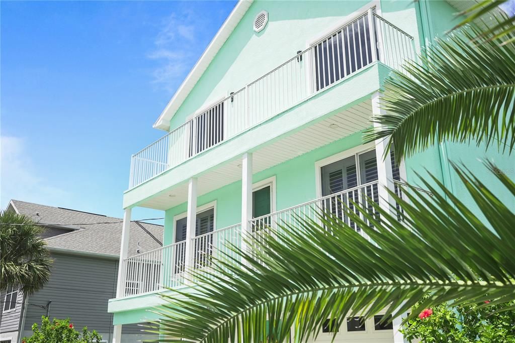 For Sale: $585,000 (3 beds, 2 baths, 1976 Square Feet)
