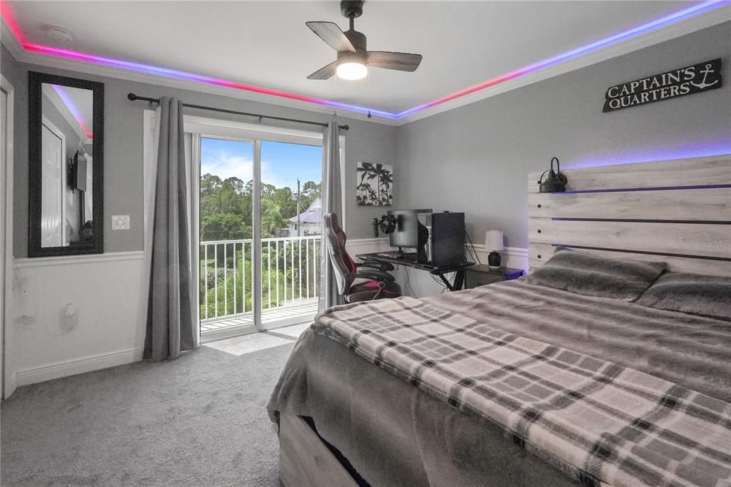 For Sale: $585,000 (3 beds, 2 baths, 1976 Square Feet)