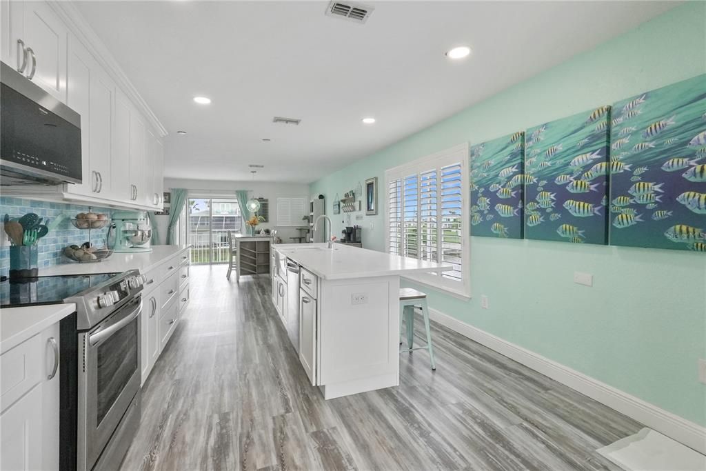 For Sale: $585,000 (3 beds, 2 baths, 1976 Square Feet)