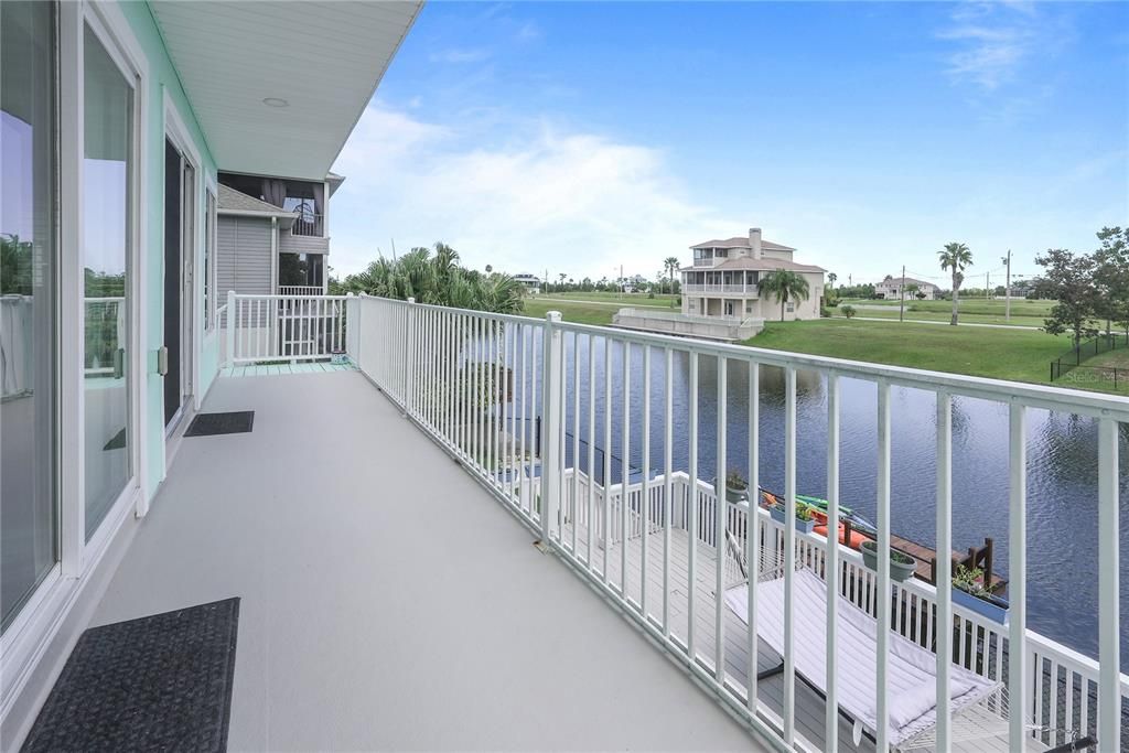 For Sale: $585,000 (3 beds, 2 baths, 1976 Square Feet)
