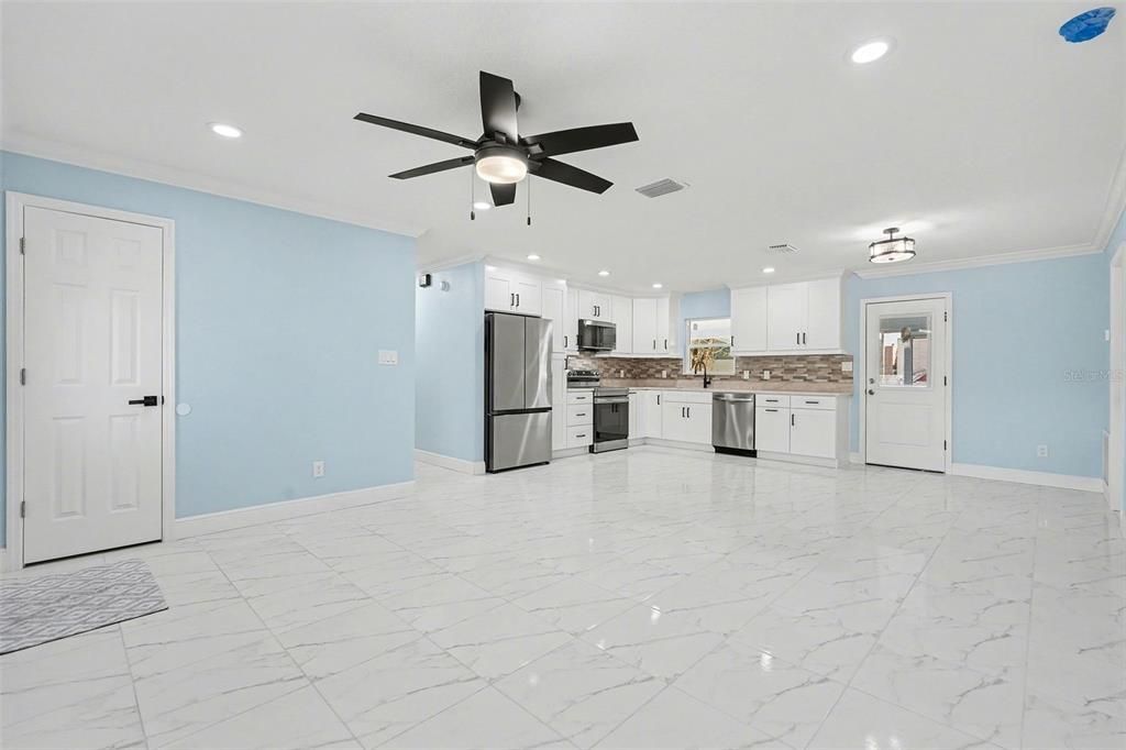 Active With Contract: $289,000 (4 beds, 2 baths, 1248 Square Feet)