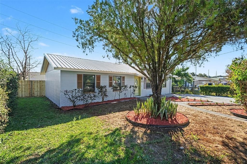 Active With Contract: $289,000 (4 beds, 2 baths, 1248 Square Feet)
