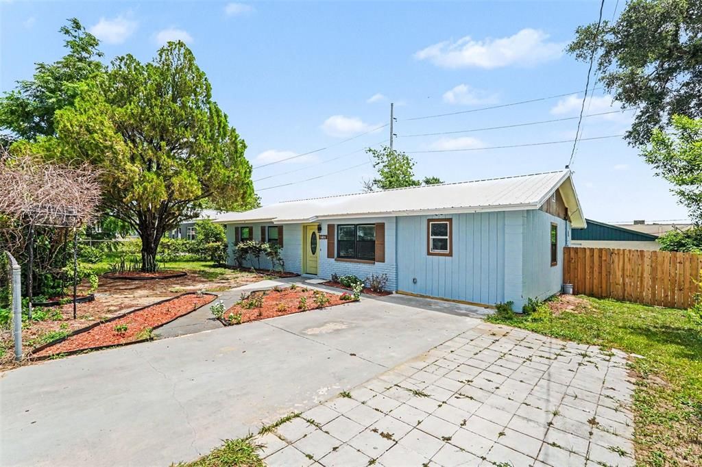 Active With Contract: $289,000 (4 beds, 2 baths, 1248 Square Feet)