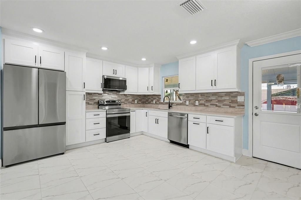 Active With Contract: $289,000 (4 beds, 2 baths, 1248 Square Feet)