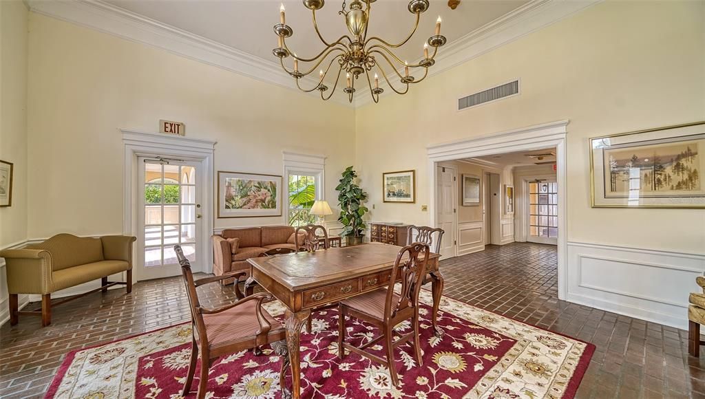 For Sale: $275,000 (1 beds, 1 baths, 623 Square Feet)