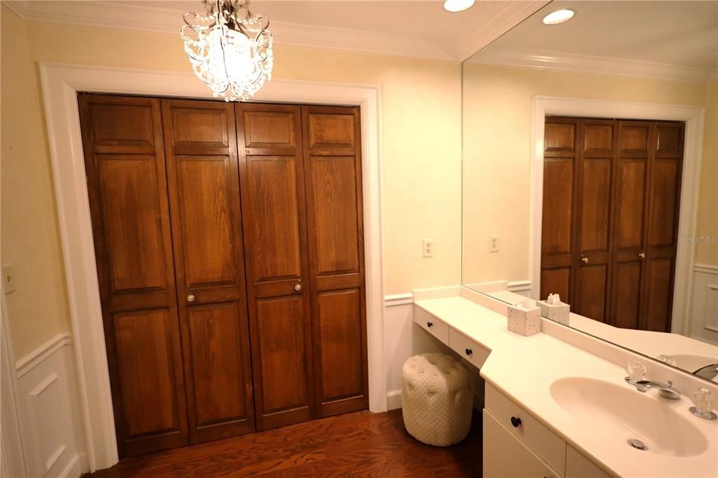 For Sale: $275,000 (1 beds, 1 baths, 623 Square Feet)