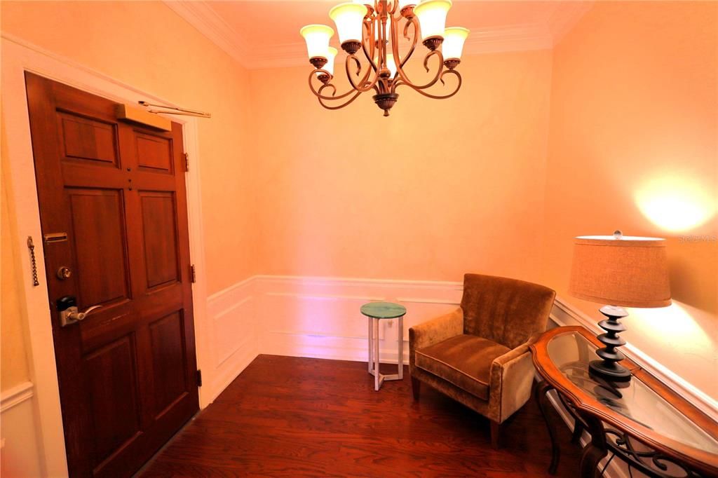 For Sale: $275,000 (1 beds, 1 baths, 623 Square Feet)