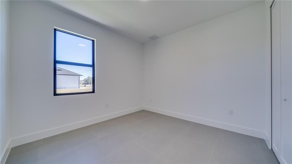 Activo con contrato: $369,900 (3 camas, 3 baños, 1894 Pies cuadrados)