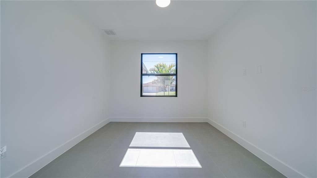 Activo con contrato: $369,900 (3 camas, 3 baños, 1894 Pies cuadrados)