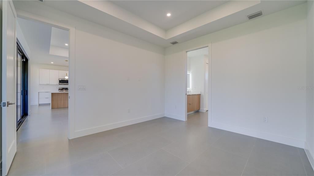 Activo con contrato: $369,900 (3 camas, 3 baños, 1894 Pies cuadrados)