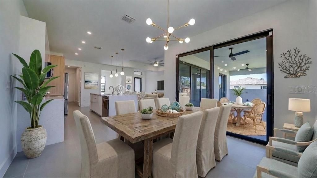 Activo con contrato: $369,900 (3 camas, 3 baños, 1894 Pies cuadrados)